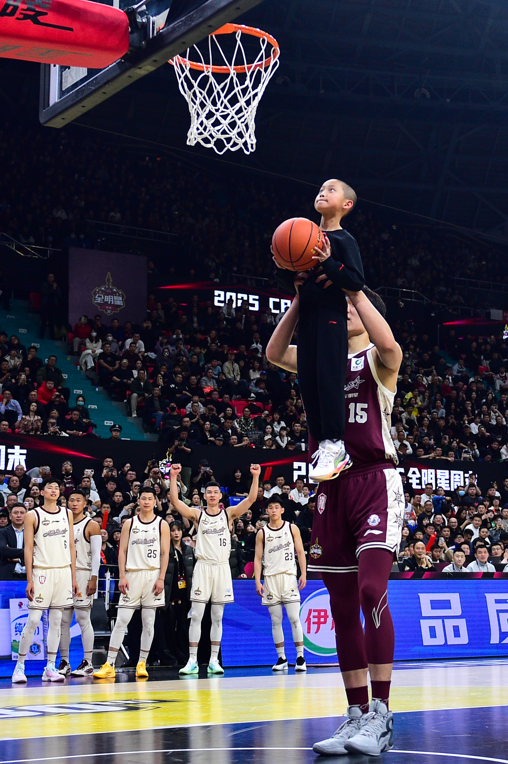 全明星赛关键战再迎强敌，深圳男篮外线爆发，主帅态度：引发热议，数据层面出现新趋势的简单介绍-九游网站入口官网