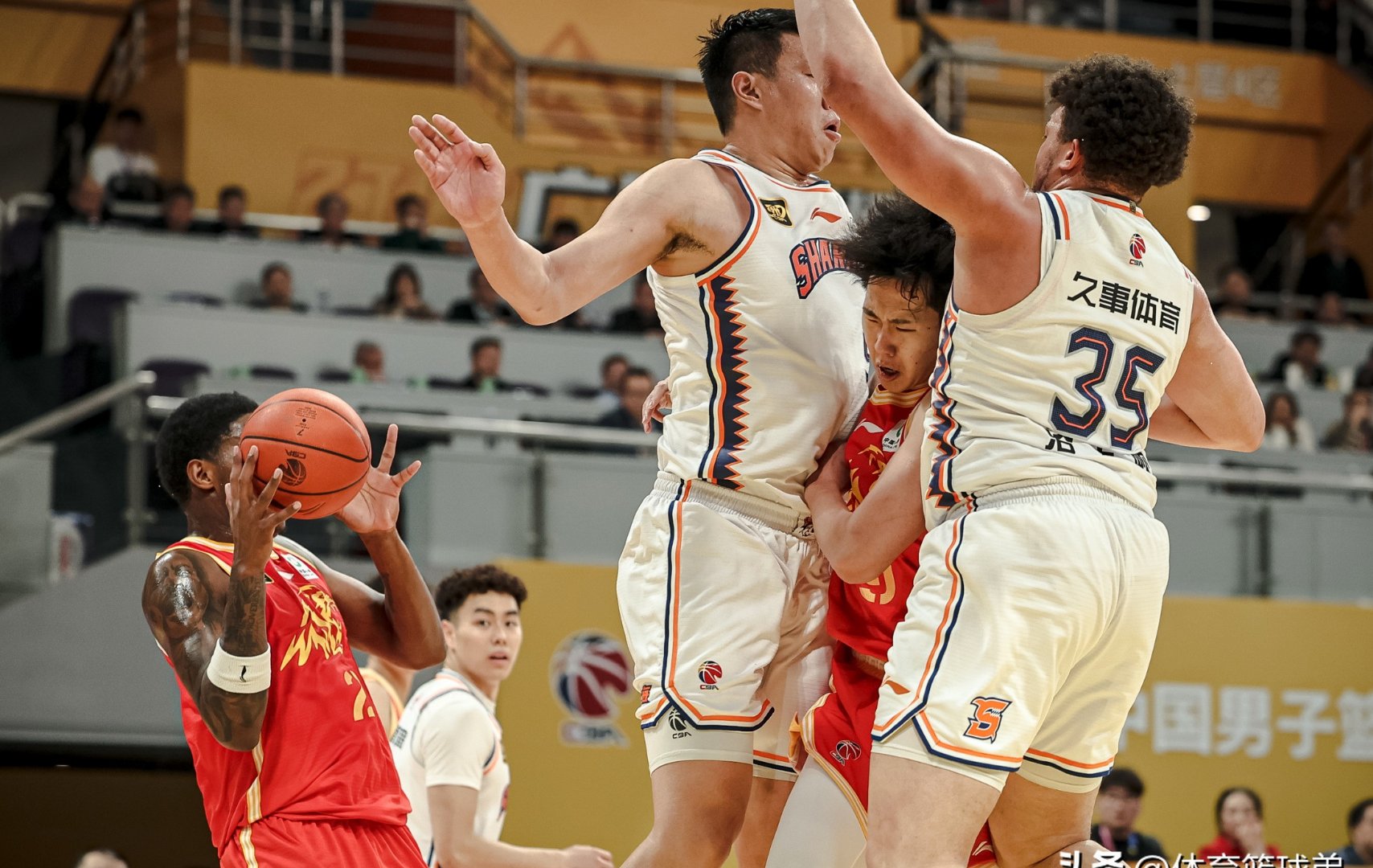 武汉三镇关键时刻止住颓势，志在CBA常规赛名次提升，赛场秩序良好，高层口径保持一致的简单介绍