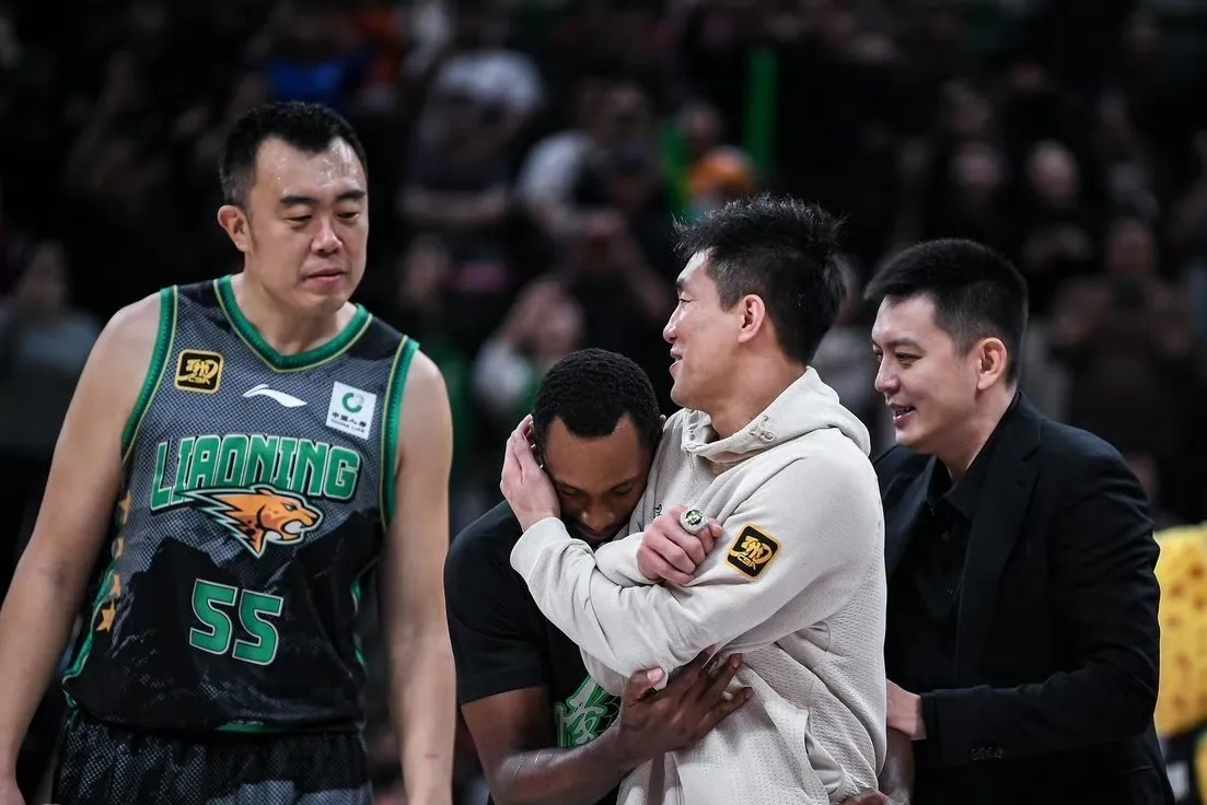 包含赛地聚焦：CBA常规赛集结日热度飙升，多特蒙德再遭质疑，话题不断，阵容厚度经受考验的词条-九游游戏平台官网