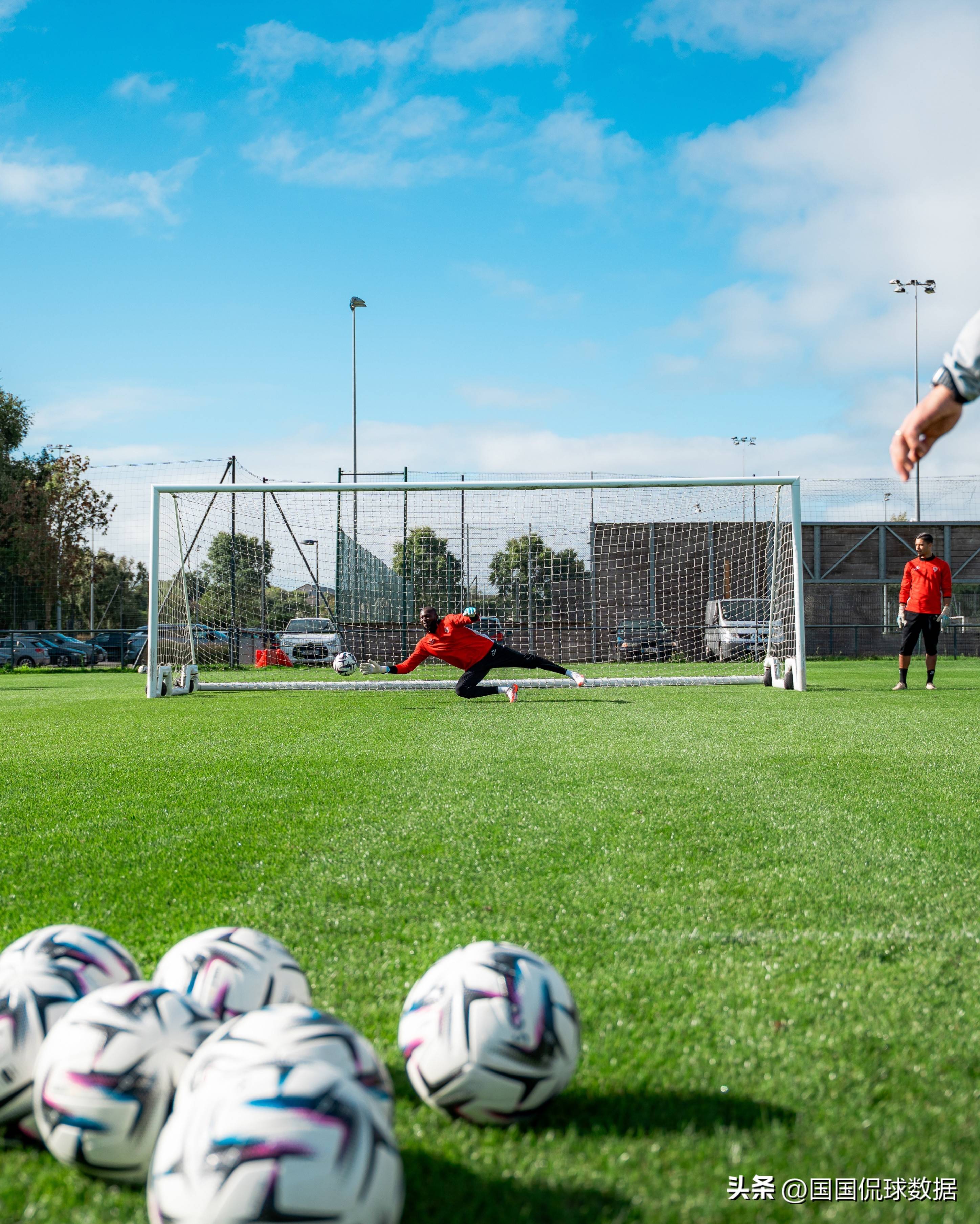 勒沃库森发布备战花絮；今晨回应争议；法甲任务艰巨；阵容厚度经受考验(勒沃库森的死敌是谁)-九游体育入口