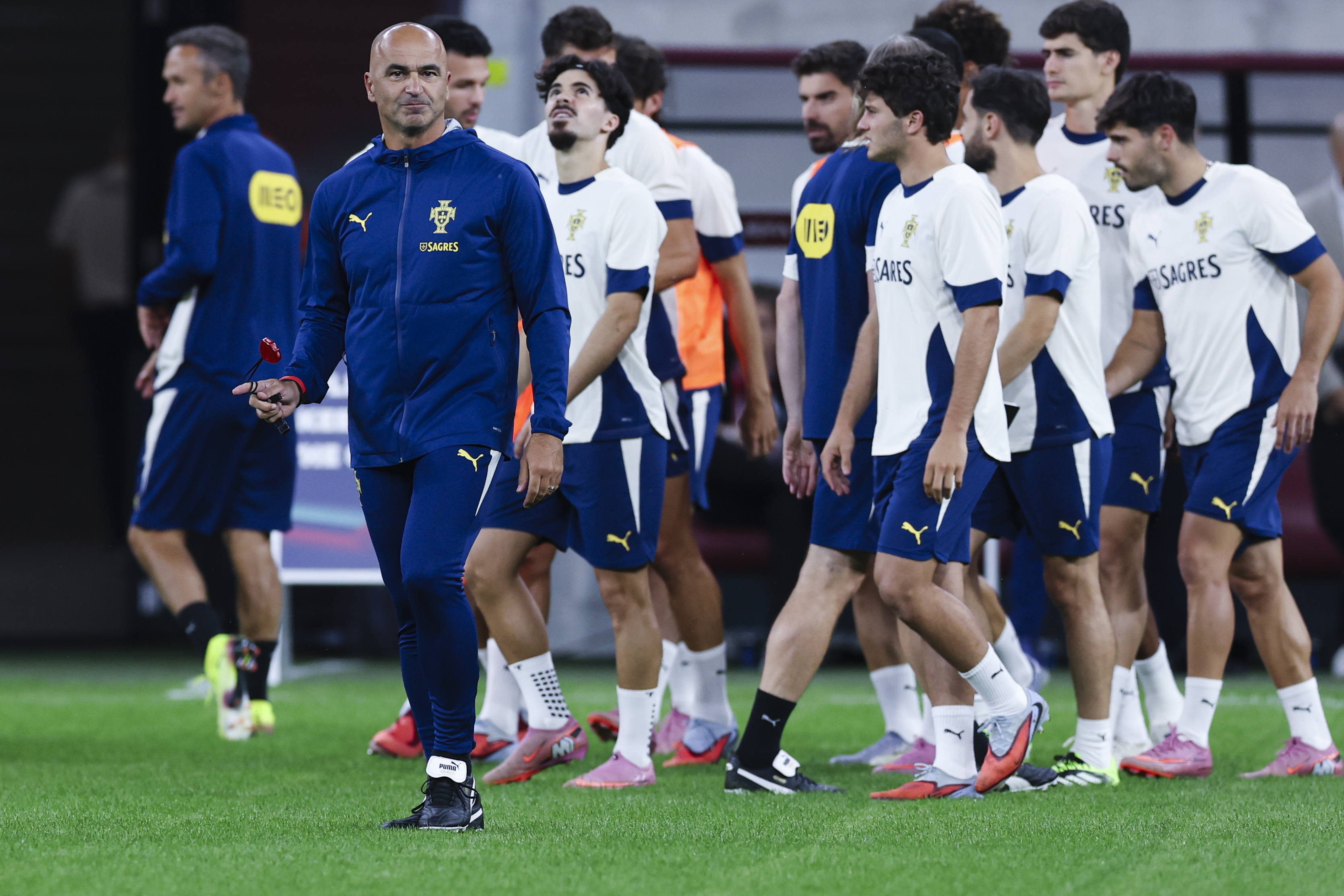 包含冲刺阶段体能课后，葡萄牙体育官宣签约备战足总杯，媒体盛赞，阵容厚度经受考验的词条