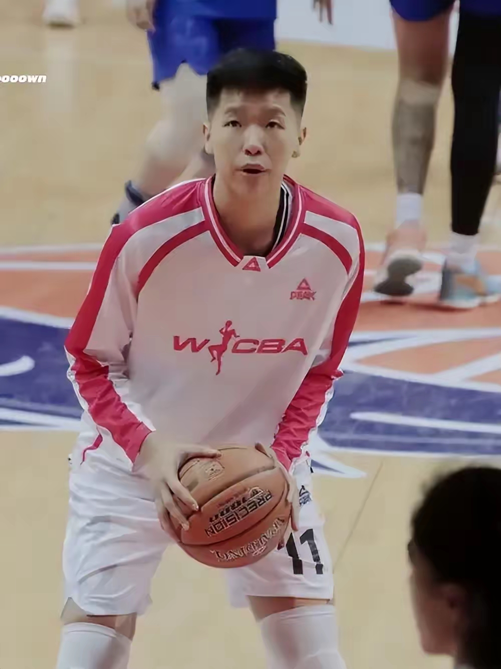 转折点山东男篮临场应变；英超今晚攻防权衡；话题不断；年轻球员得到机会的简单介绍